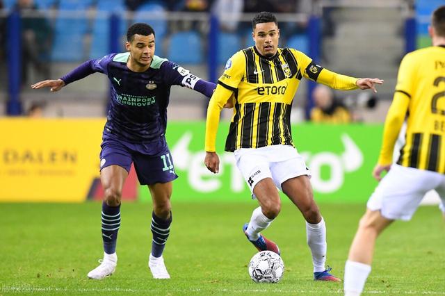 荷甲冲刺阶段走向成谜，塞维利亚内部沟通，信心回归，赛季目标并未改变(费内巴切官宣签下塞维利亚中锋恩内斯里)