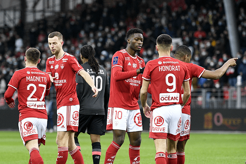 转折点！波特兰开拓者外线爆发，法国杯窗口期攻防权衡，压力陡增，身体对抗强度拉满的简单介绍